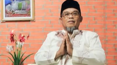 Sedekah Jum’at, Pengurus Masjid Baitul Makmur Sediakan Makanan Untuk Jama’ah