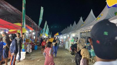 Pengunjung Ramaikan Spot Jajanan di Lokasi Festival Durian