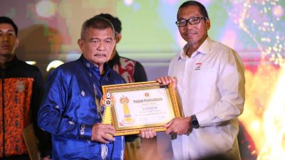 Bupati Samsurizal Terima Penghargaan Golden SIWO Award 2023