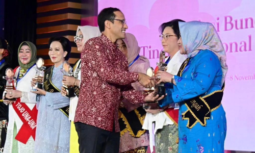 Bunda PAUD Sulteng Terima Penghargaan Wiyata Dharma Pratama