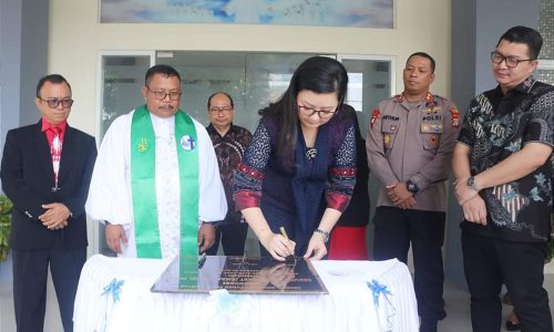 Selesai Direnovasi, Gedung Gereja GKST Peniel Poso Kembali Resmi Difungsikan