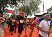 Meriahkan Palu City Run, Peserta Gunakan Kostum Unik