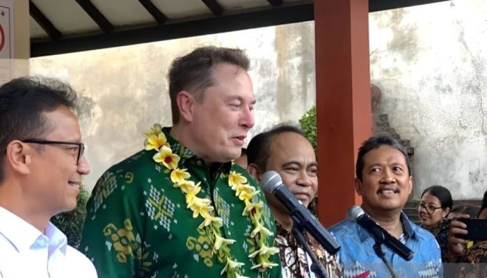 Hadiri WWF 2024, Elon Musk Kenakan Batik Bomba Khas Sulteng