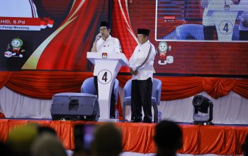 Debat Publik Pilkada Parimo Pertama, Erwin-Sahid Tampil Elegan