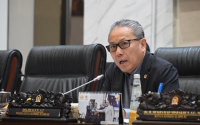 DPR dan OJK Bahas Perlindungan Konsumen di Sektor Jasa Keuangan