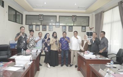 Dukung Pendidikan, Pemkab Parimo Distribusikan Seragam Gratis untuk 15.400 Siswa Baru