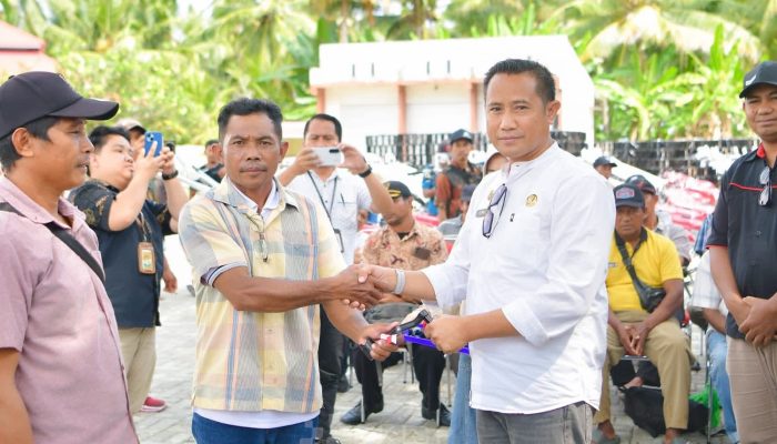 Dinas TPHP Banggai Salurkan 73 Hand Tractor untuk Kelompok Tani