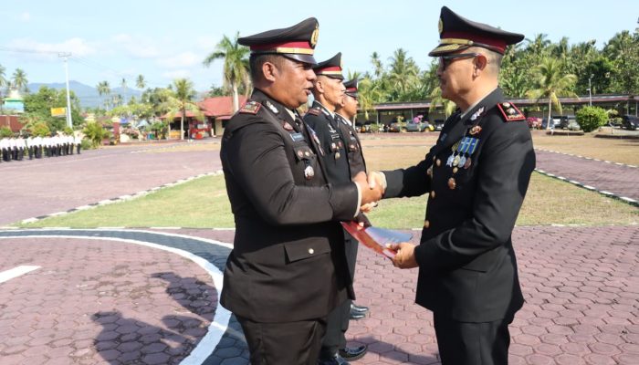 Polres Parigi Moutong Anugerahkan Satya Lencana kepada 20 Personel Berprestasi