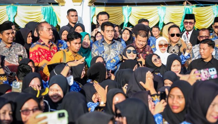 Pesan Bupati Erwin Burase Saat Kukuhkan 893 PPPK Paruh Waktu