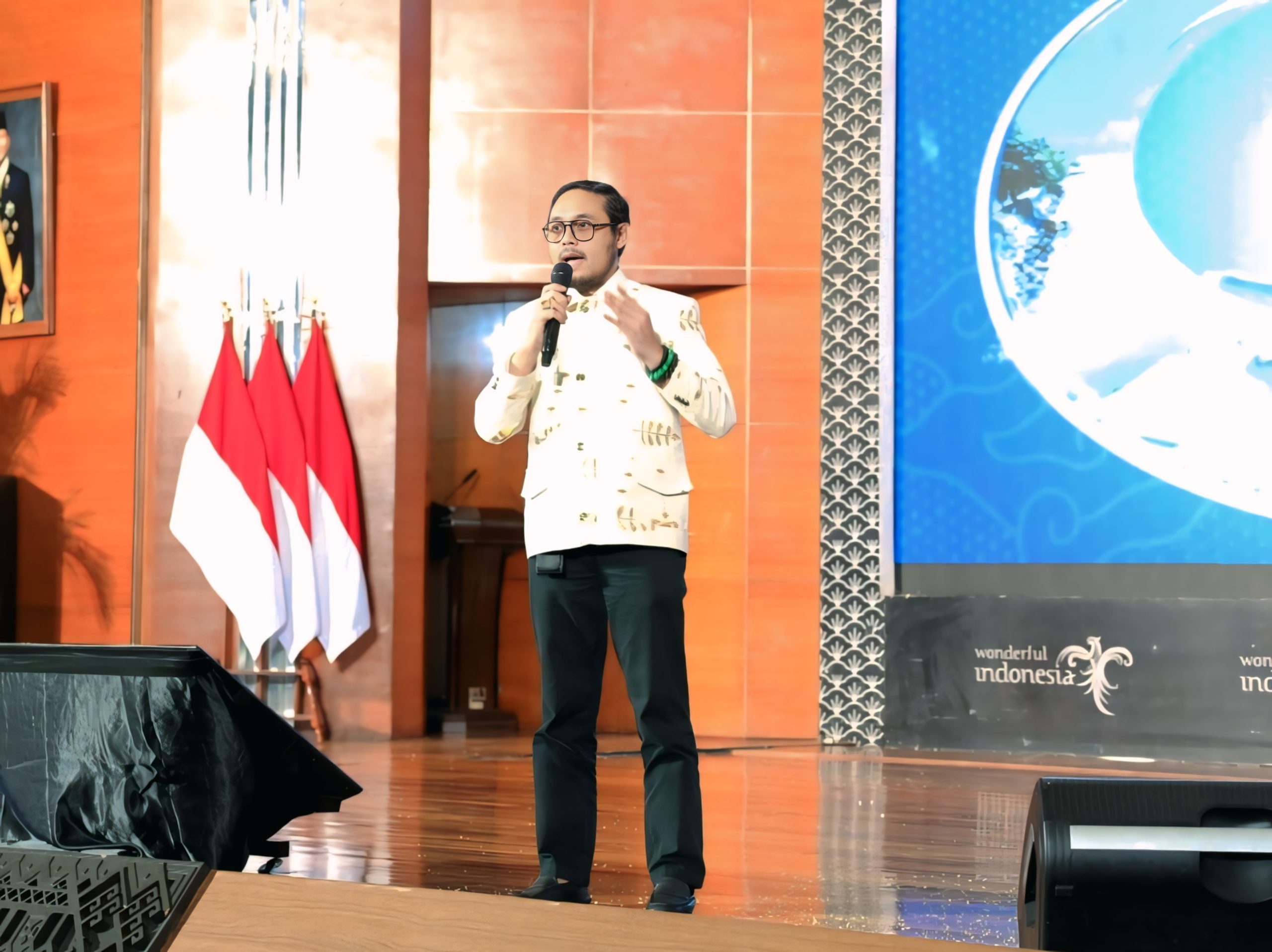 Pemaparan Sekda Parigi Moutong di Panggung Industri Nasional terkait Destinasi Wisata dan Potensi Unggulan Parigi Moutong.