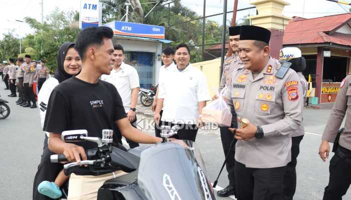 Polres Parigi Moutong dan Jajaran Polsek Kompak Berbagi Takjil