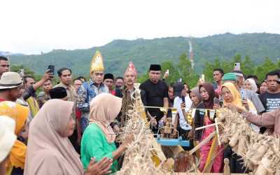 Bupati Erwin: Tradisi Adat Harus Dijaga dan Dilestarikan