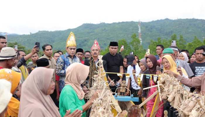 Bupati Erwin: Tradisi Adat Harus Dijaga dan Dilestarikan