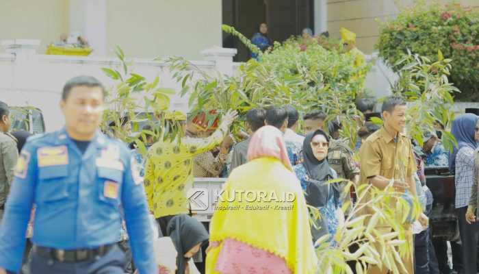 Durian Jadi Komoditas Andalan, Pemkab Bagikan 2.500 Bibit Gratis