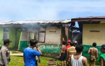 Diduga Korsleting Listrik, Perumahan Guru di Moutong Terbakar