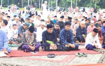 Bupati Erwin Burase Salat Iduladha Bersama Warga, Semangat Berbagi Warnai Parigi Moutong