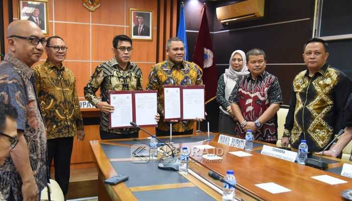 Perkuat Sektor Pendidikan, Bupati Erwin Burase Tanda Tangani Kesepakatan Bersama dengan UNG