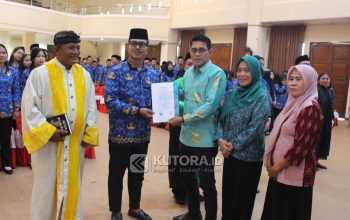 Penyerahan SK PNS 100 Persen, Bupati Erwin Dorong ASN BerAKHLAK dan Berprestasi