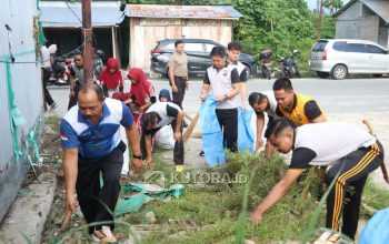 Hari Bhayangkara ke-80, Polres Parigi Moutong Bersihkan Pasar Bersama Warga