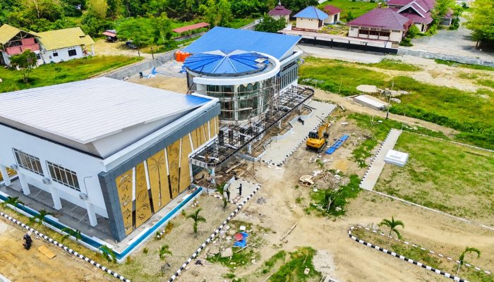 Dua Versi Addendum Proyek Perpustakaan Parimo Timbulkan Selisih Denda Hampir Rp388 Juta