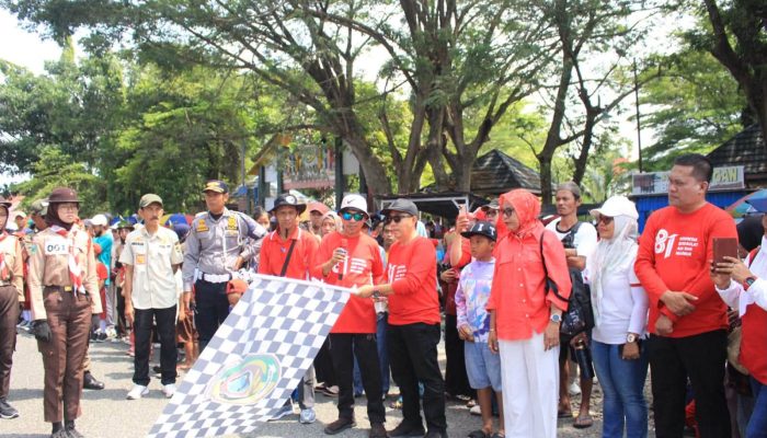 Semarak HUT ke-81 RI, Pelajar Parimo Ramaikan Lomba Gerak Jalan