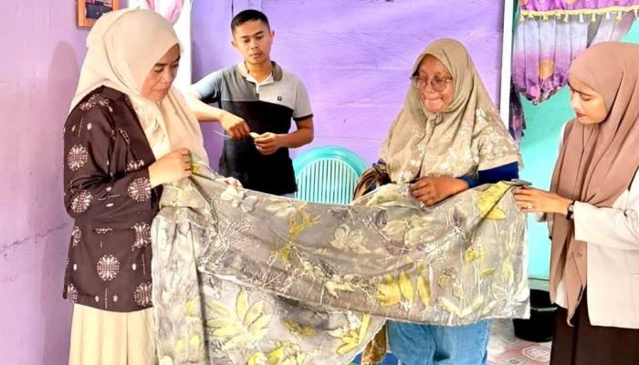 Potensi Alam Jadi Produk Kreatif, Dekranasda Parimo Dukung Pengrajin Ecoprint
