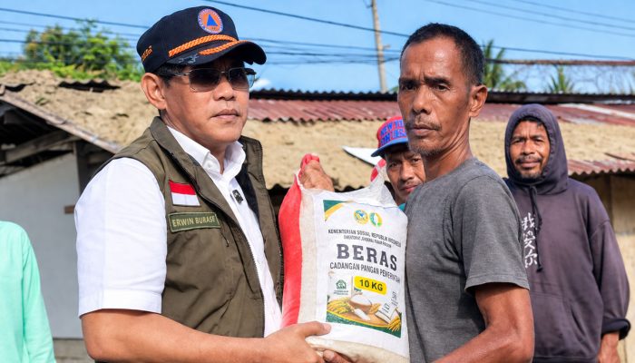760 Kg Beras Disalurkan untuk Warga Terdampak Banjir Bandang di Avolua