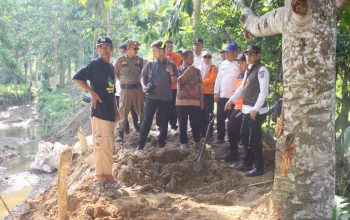 Dari Bantuan Sembako hingga Hunian Permanen, Erwin Pastikan Warga Terdampak Banjir Ditangani