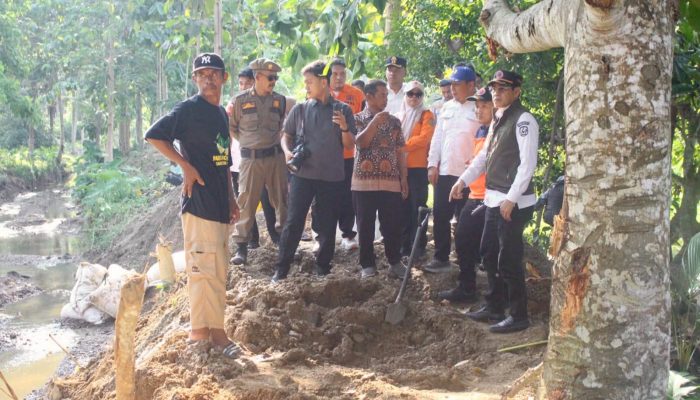 Dari Bantuan Sembako hingga Hunian Permanen, Erwin Pastikan Warga Terdampak Banjir Ditangani